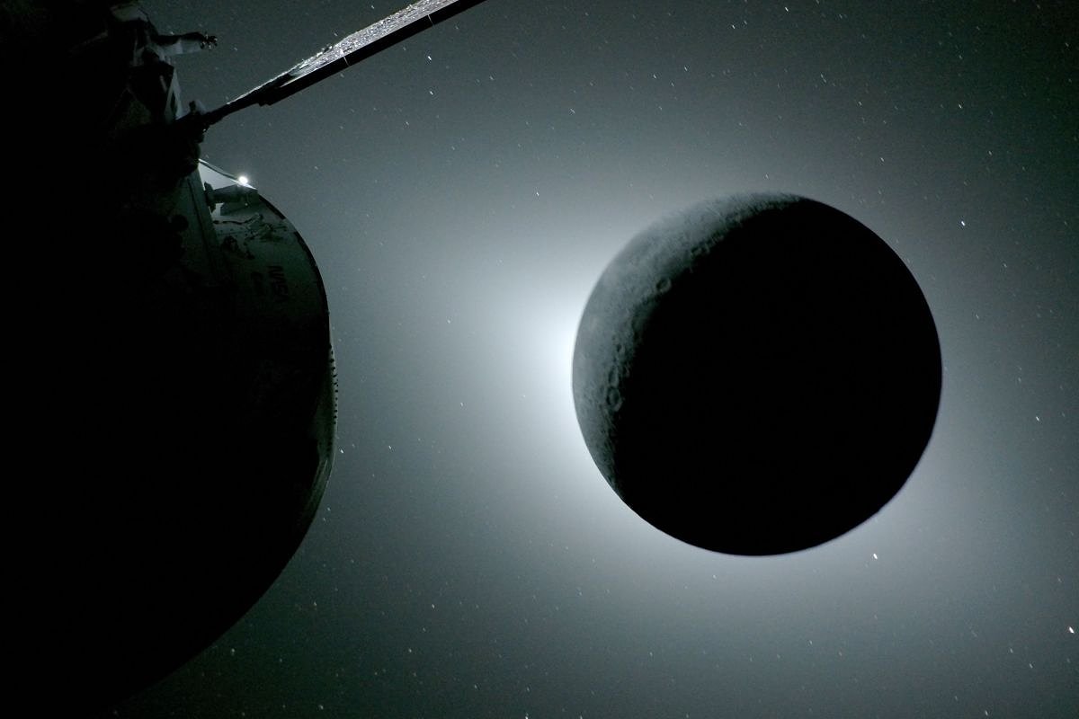 Спутник Земли на фоне солнечного диска, 6 апреля 2026 года