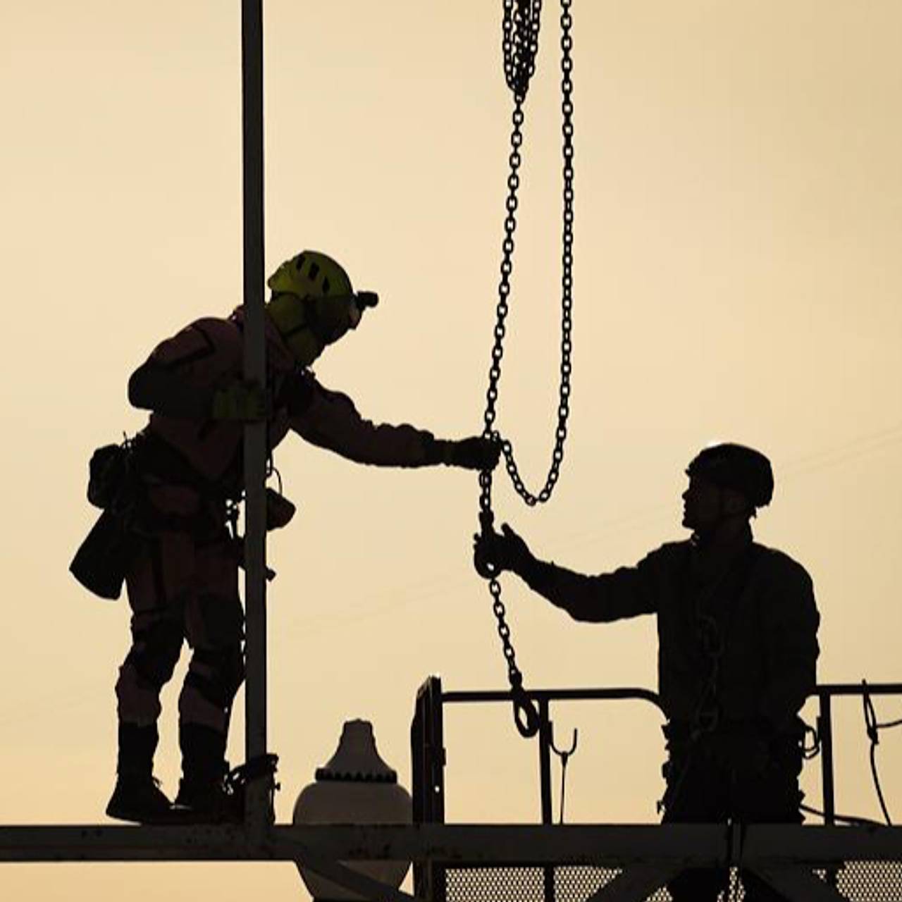 Названы отрасли с неизбирательными работодателями