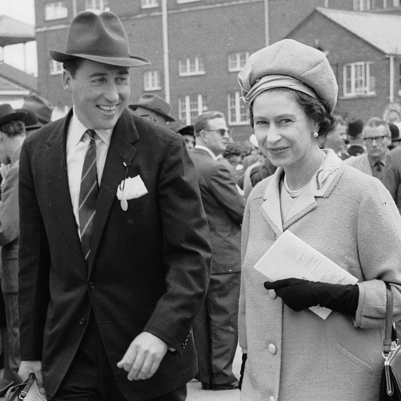 Королеву Елизавету II заподозрили в измене мужу