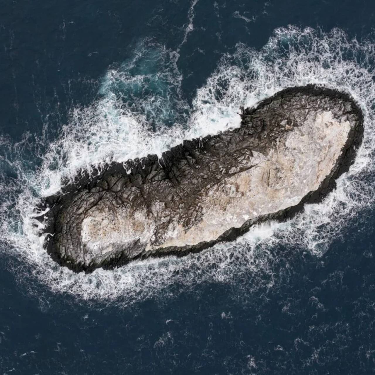 Найден таинственный неизвестный остров в опасной зоне на морских картах