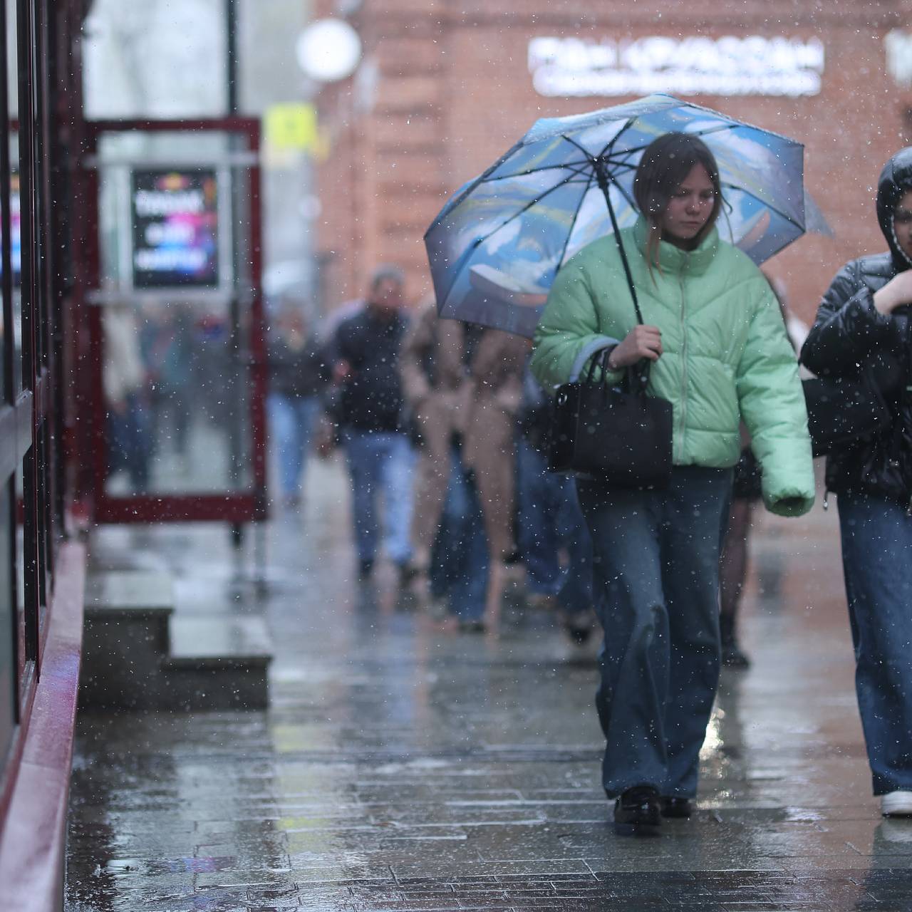 Москвичам назвали срок исчезновения снега