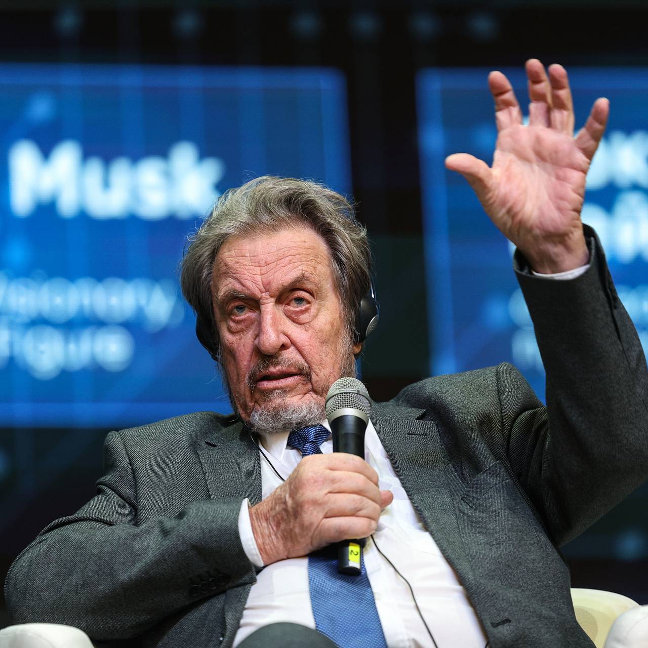 Отец Маска рассказал об опыте с водкой и мечте искупаться в Волге