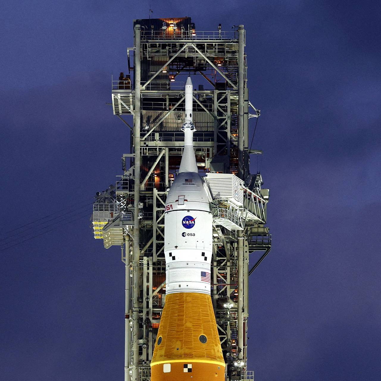 Капсула с экипажем Artemis II вошла в атмосферу