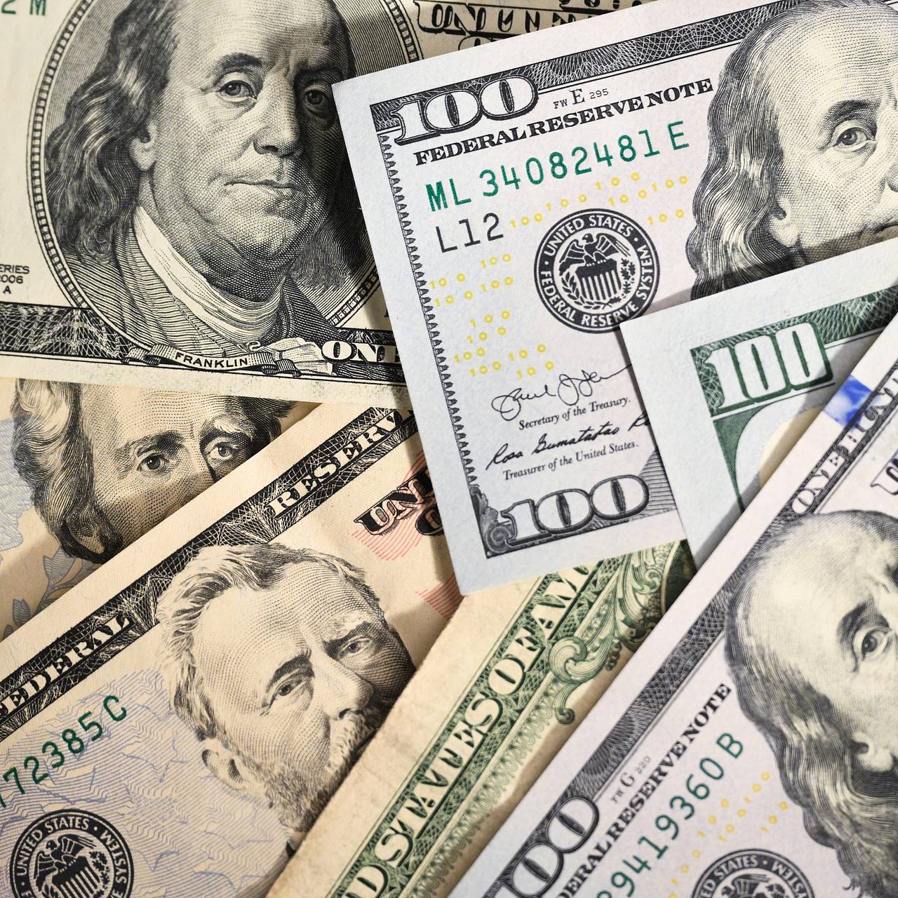 Инвестор спрогнозировал курс доллара на апрель&ndash;июнь