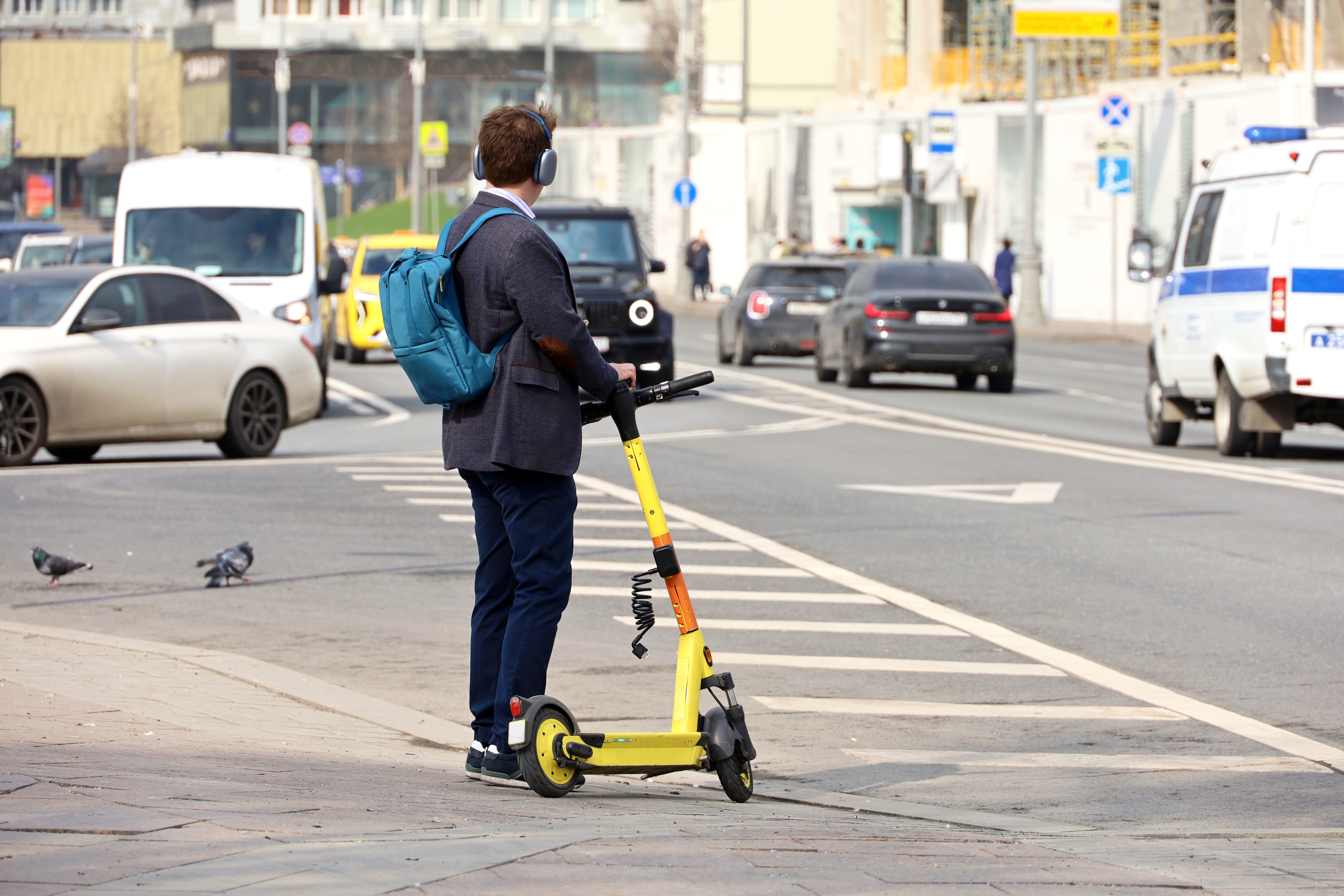 На&nbsp; дороги Москвы вернулись самокаты