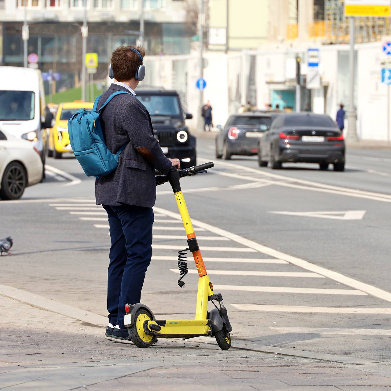 На дороги Москвы вернулись самокаты