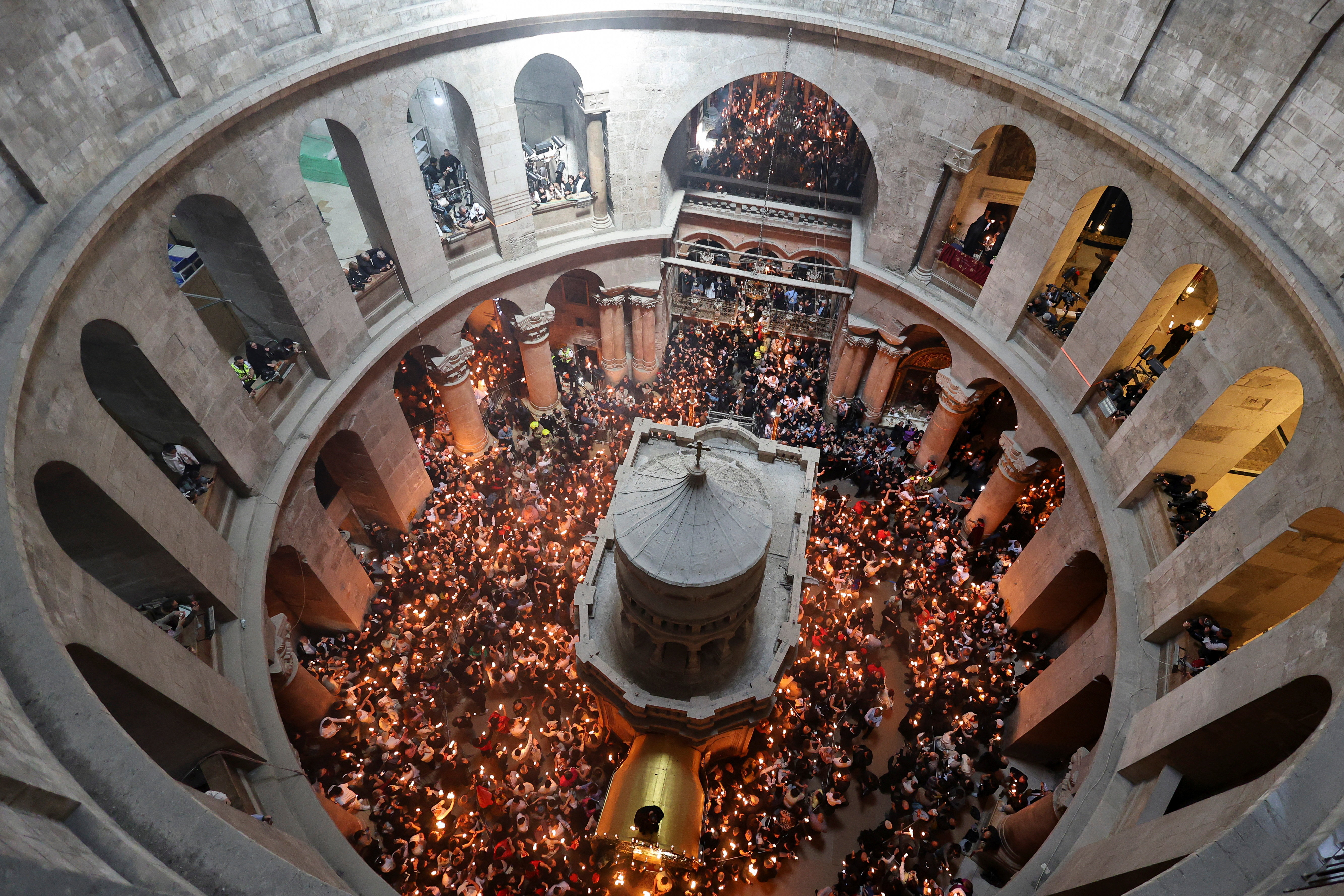 Делегация&nbsp; Фонда Андрея Первозванного получила Благодатный огонь