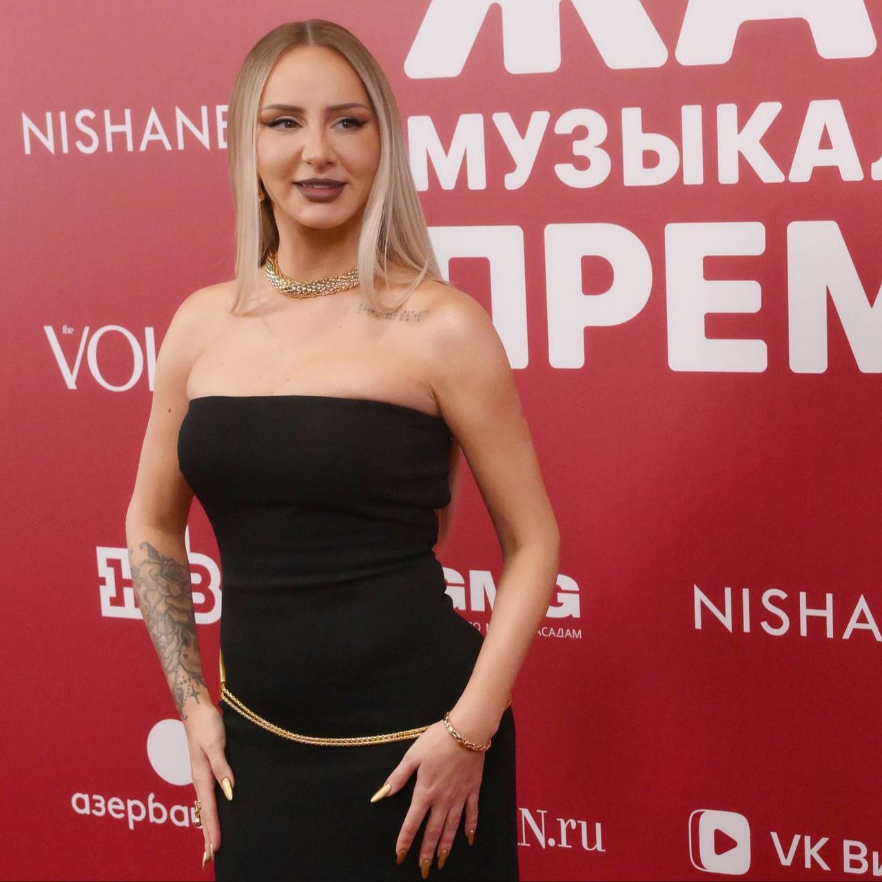 Анна Асти вышла в свет в наряде за 16 миллионов рублей