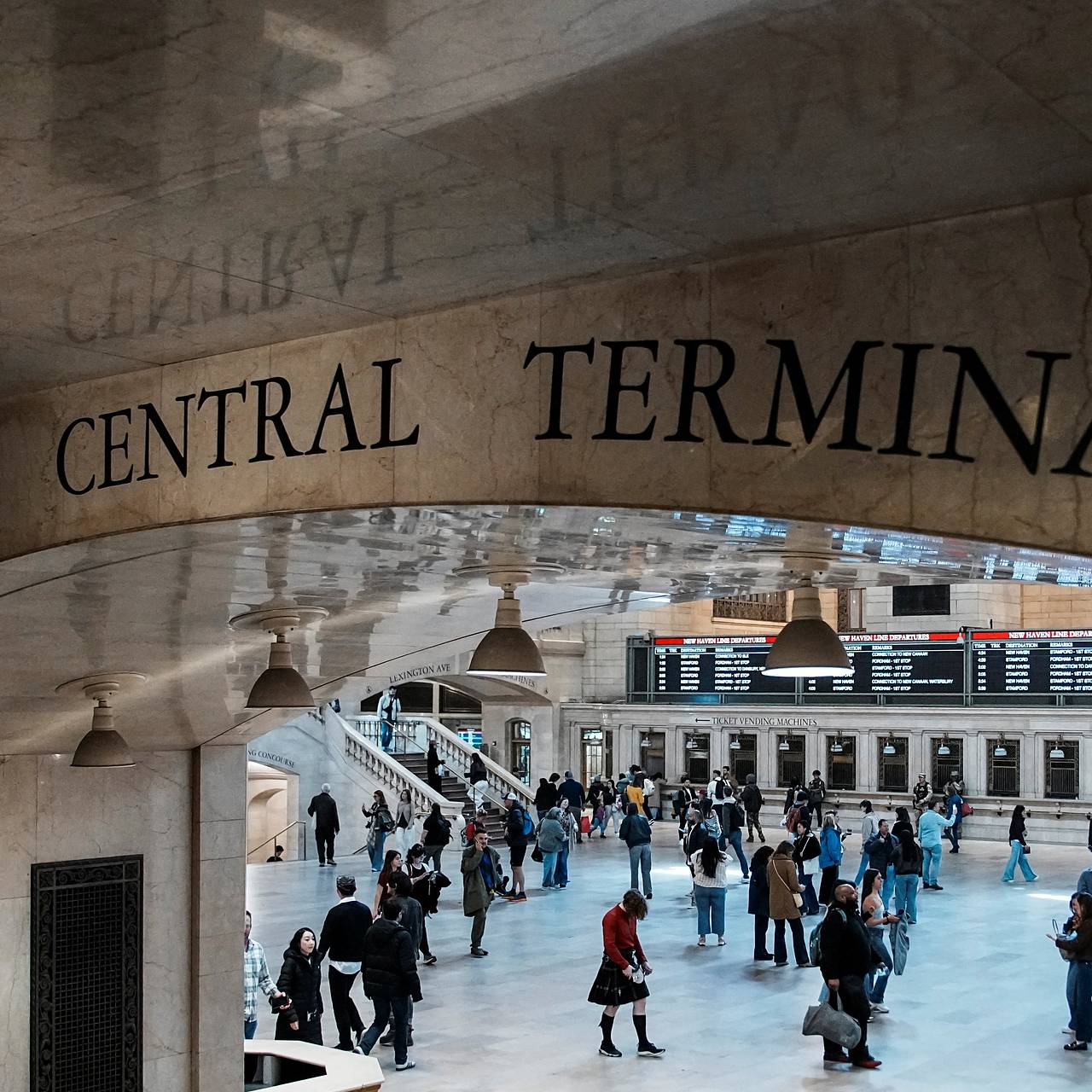 Мужчина с мачете ранил трех человек на вокзале Нью-Йорка