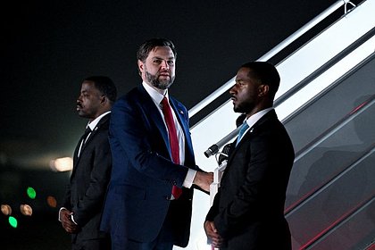 Вэнс заявил об ожидании от Ирана обещания отказаться от ядерного оружия