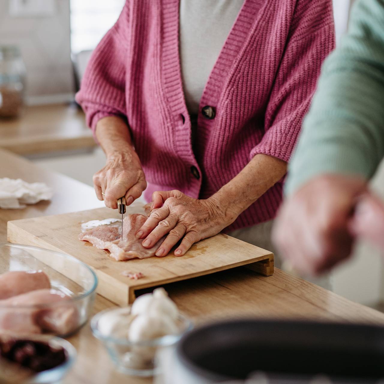 Людям старше 60 лет рассказали о последствиях полного отказа от мяса