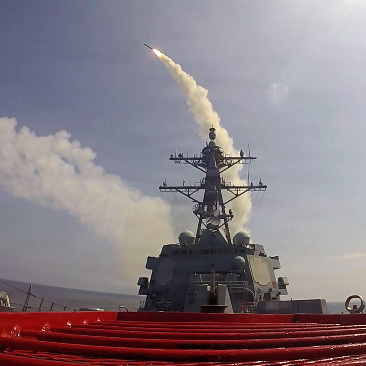 В Иране заявили об остановке двух эсминцев США