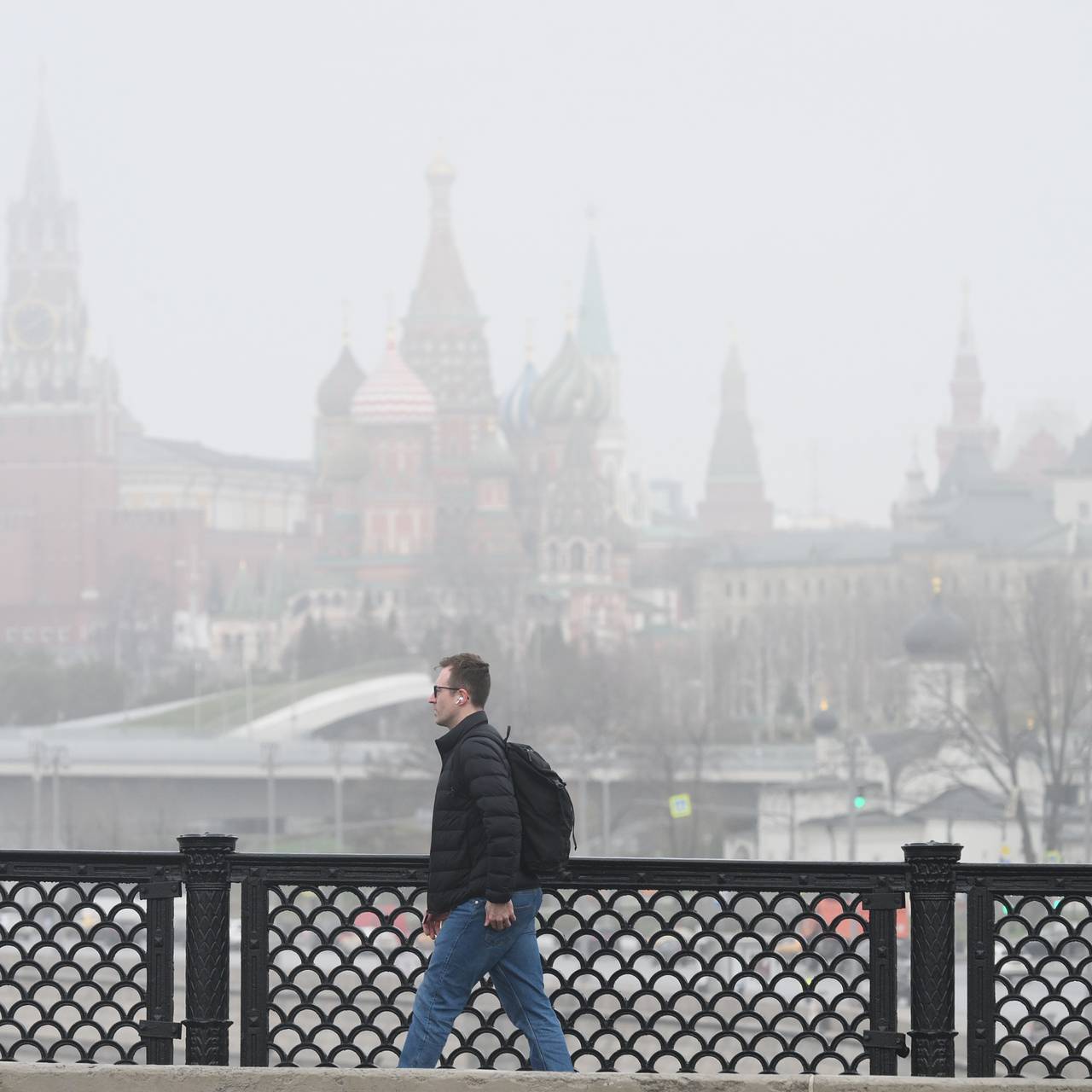 Москву окутало туманом