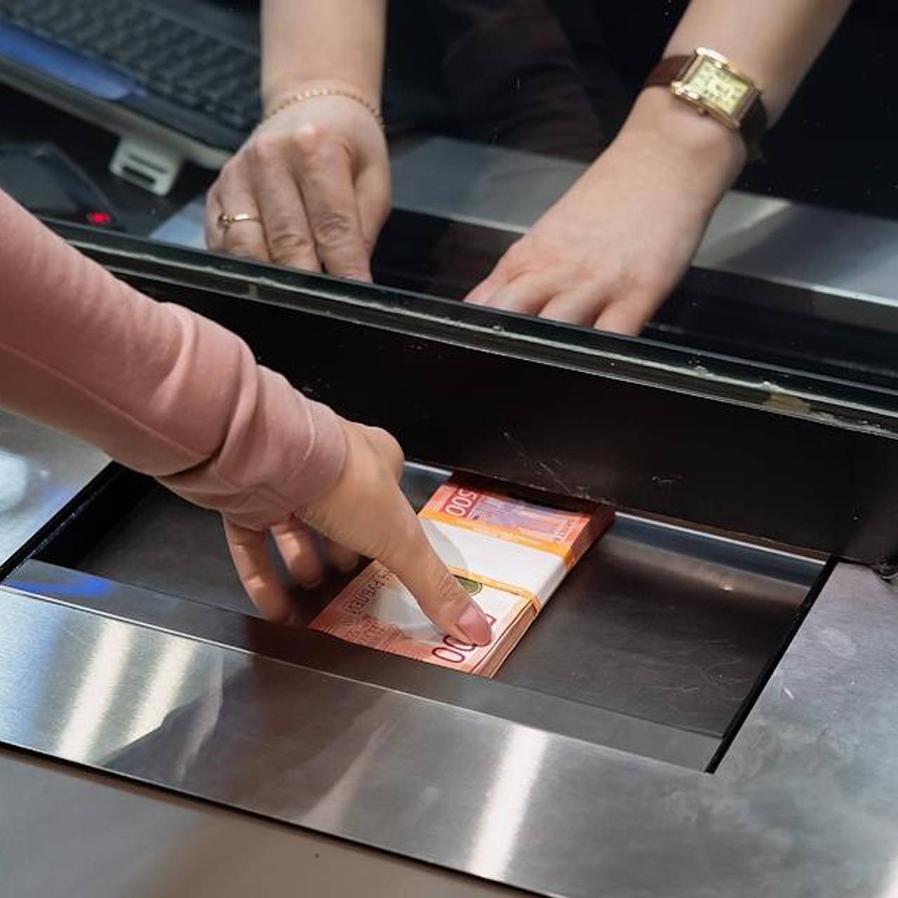 Россияне бросились брать кредиты