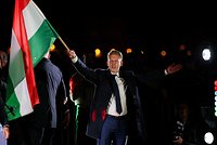 Венгерская оппозиция с разгромным перевесом побеждает на выборах в парламент. Премьер Орбан уже признал поражение 