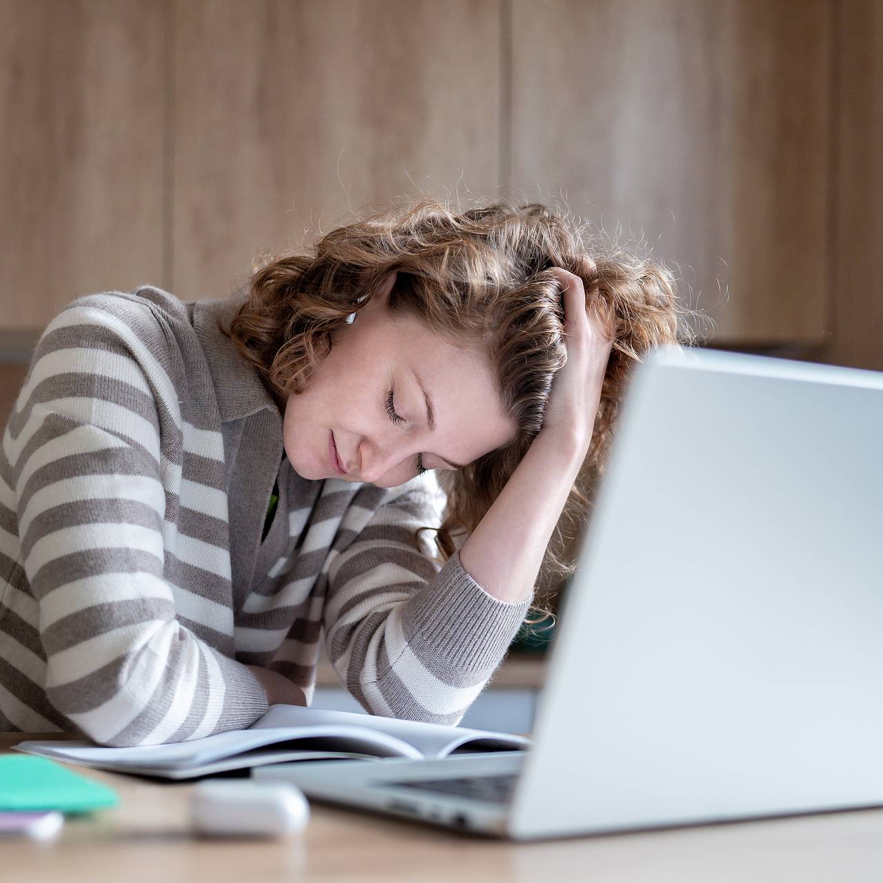 Россиянам назвали неочевидный признак хронического недосыпа