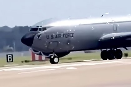 В Британию после удара Ирана прибыл американский KC-135R в &laquo;заплатках&raquo;