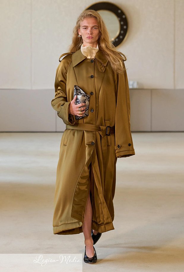 Шелковый плащ с заниженной талией от Altuzarra