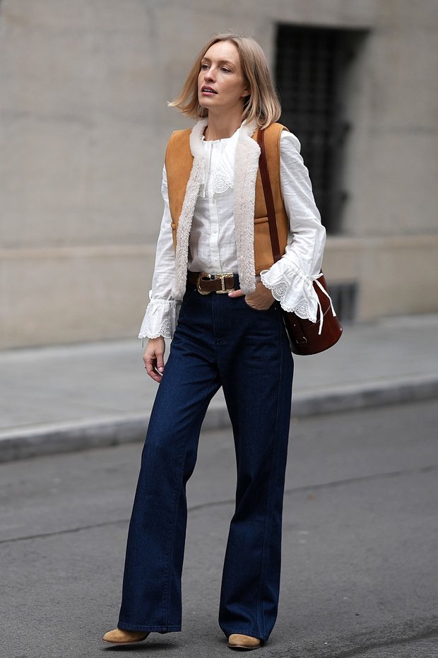 Джинсы клеш хорошо сочетаются с одеждой в стиле бохо