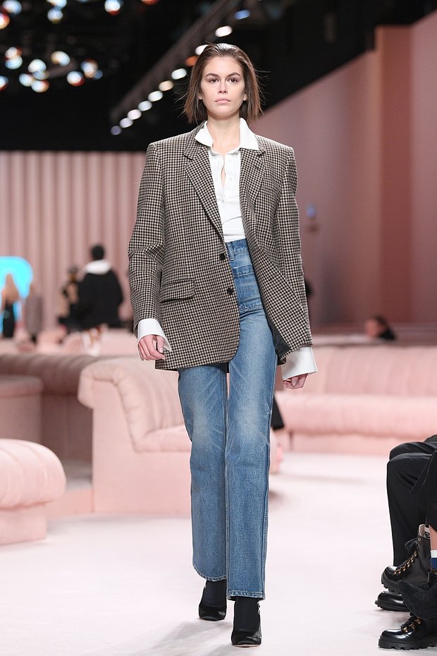 Джинсы-сигареты — отличный вариант для офисного стиля 