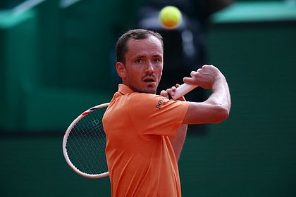 Российского теннисиста оштрафовали за поломку ракетки