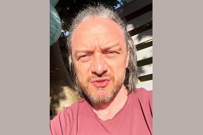 46-летний Джеймс Макэвой вызвал споры в сети неузнаваемой внешностью