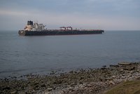 Китайский подсанкционный танкер прошел Ормузский пролив, который патрулируют 15 военных кораблей США. Что об этом известно