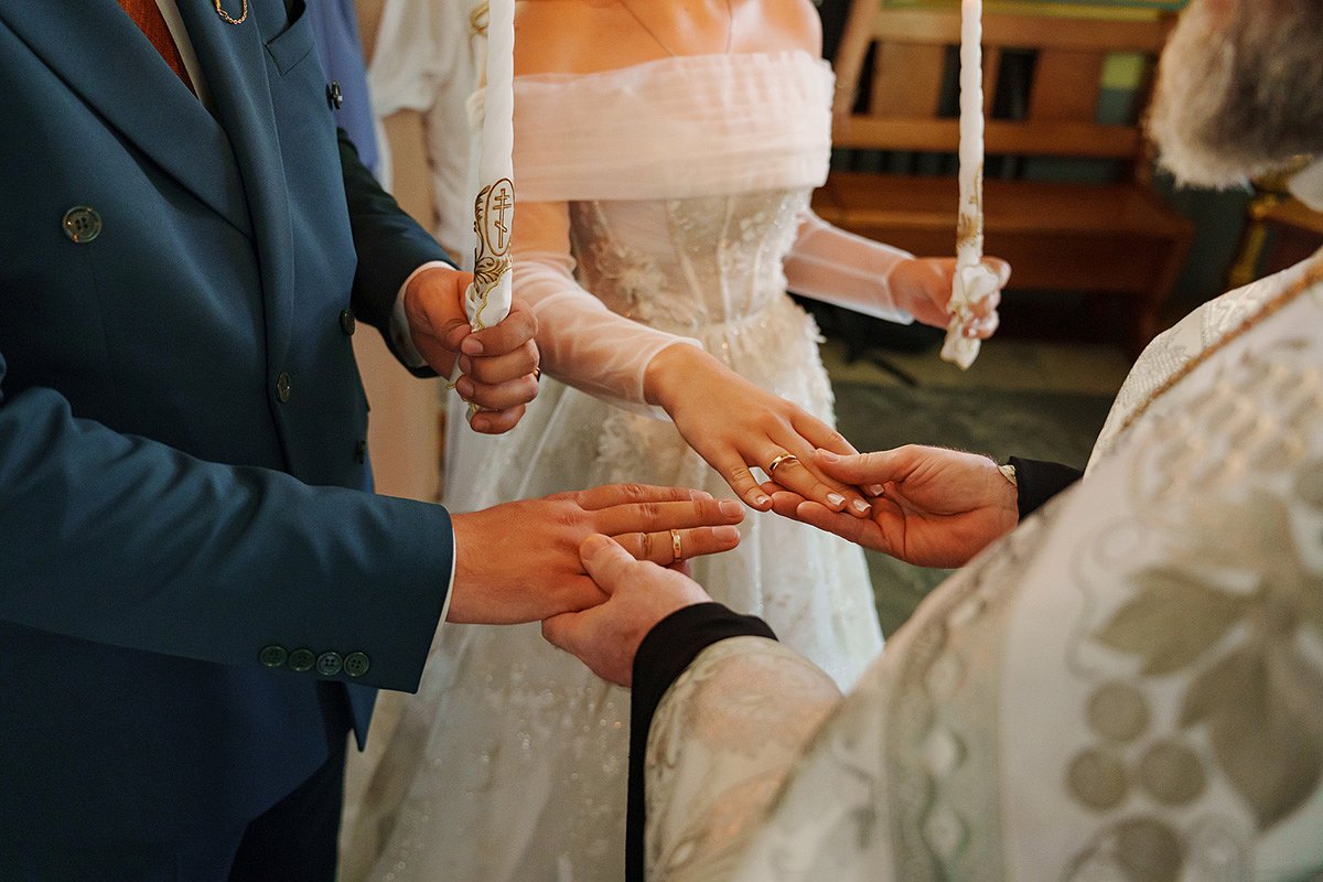 Христиане верят, что при таинстве венчания получают божественную благодать для совместной жизни, рождения и воспитания детей