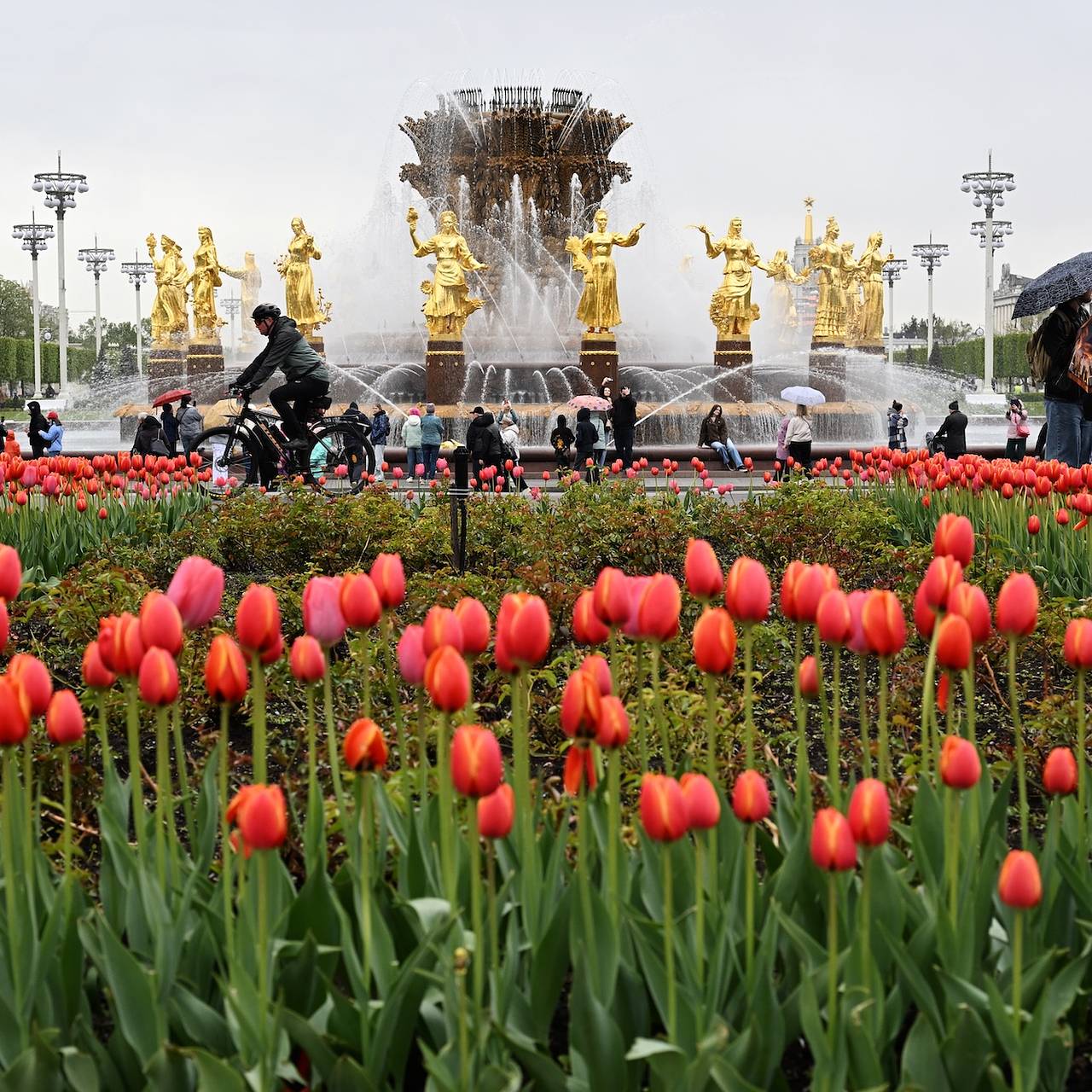 Россиянам рассказали о влиянии майских праздников на оклады