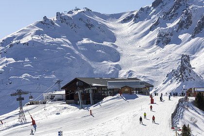 Отдыхавшие в Куршевеле россияне потратили на катание и брендовые вещи 106 миллионов рублей