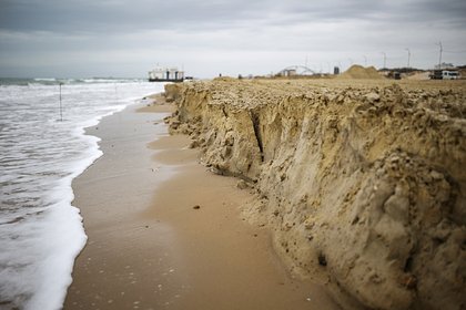 Названа причина появления нового мазутного пятна в Анапе
