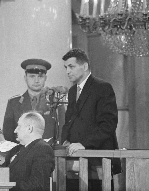 Летчик Фрэнсис Гэри Пауэрс в зале суда