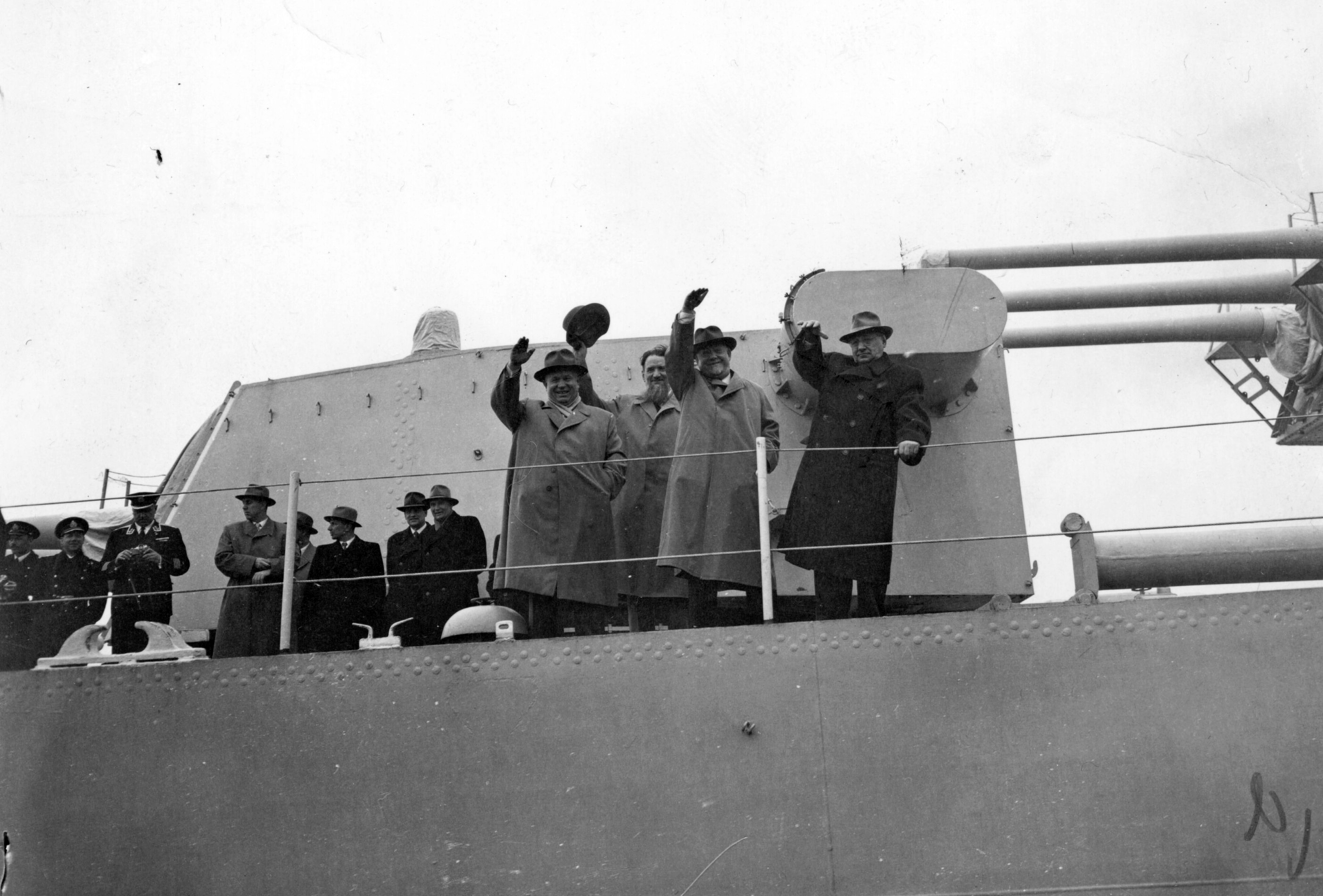 «Взорвать&nbsp; крейсер с Хрущевым — это война» Как Англия пыталась украсть секреты советского флота, но потерпела провал?