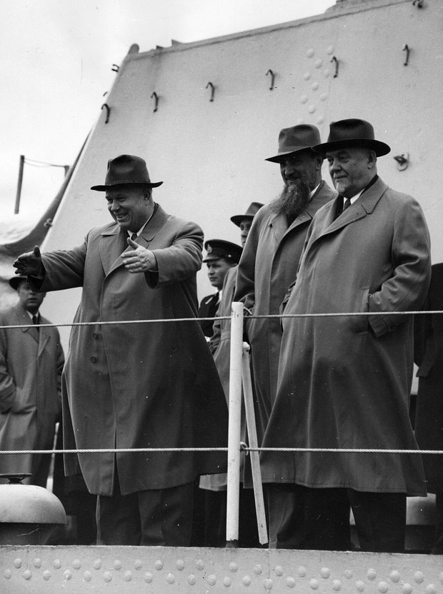 Никита Хрущев на борту корабля в Портсмуте