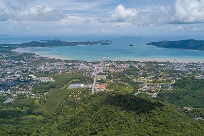 Разрушающийся отель попросил туристов не приезжать к ним и стал популярен среди россиян