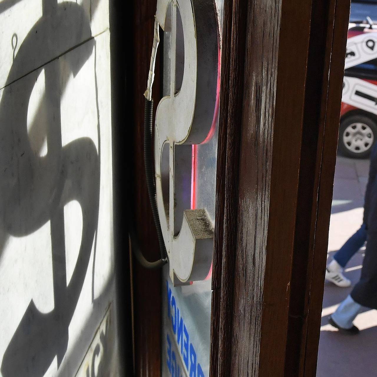 Курс доллара в России ускорил падение