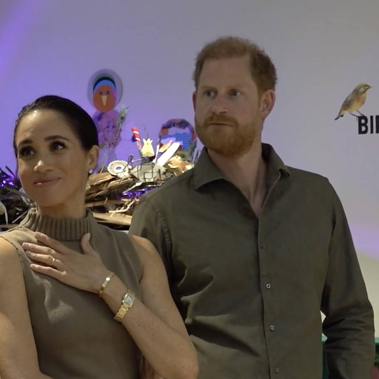 Меган Маркл посетила бездомных в украшениях за 2,7 миллиона рублей