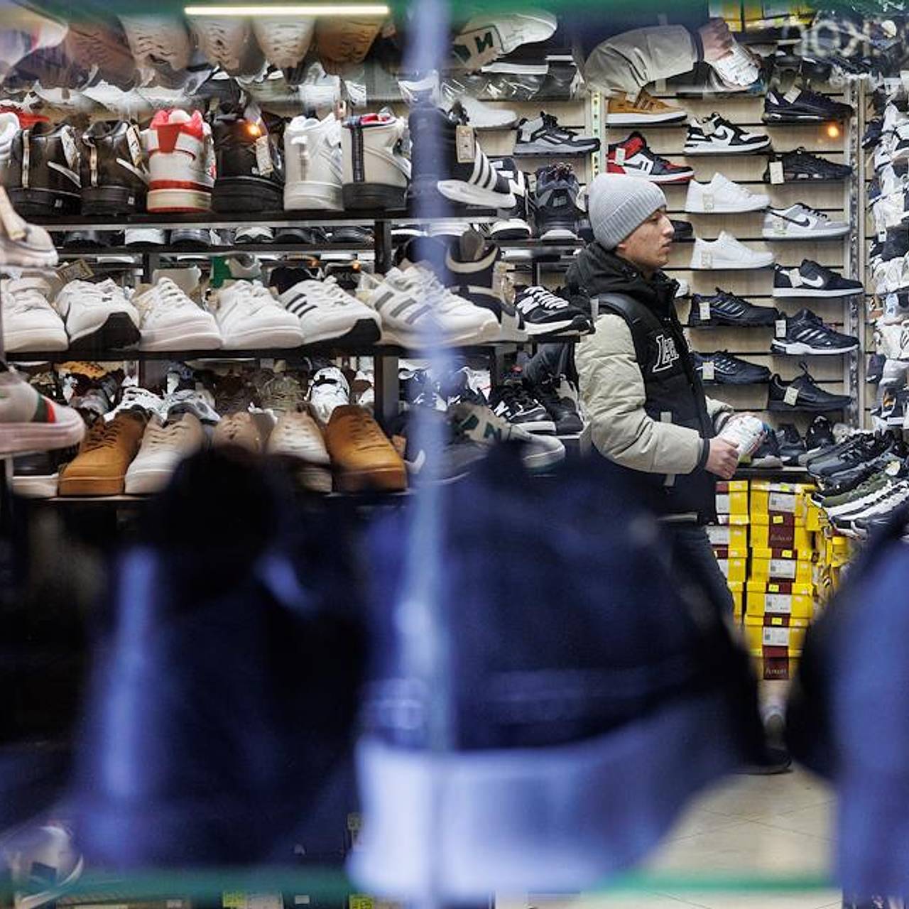 Страна НАТО завалила Россию обувью