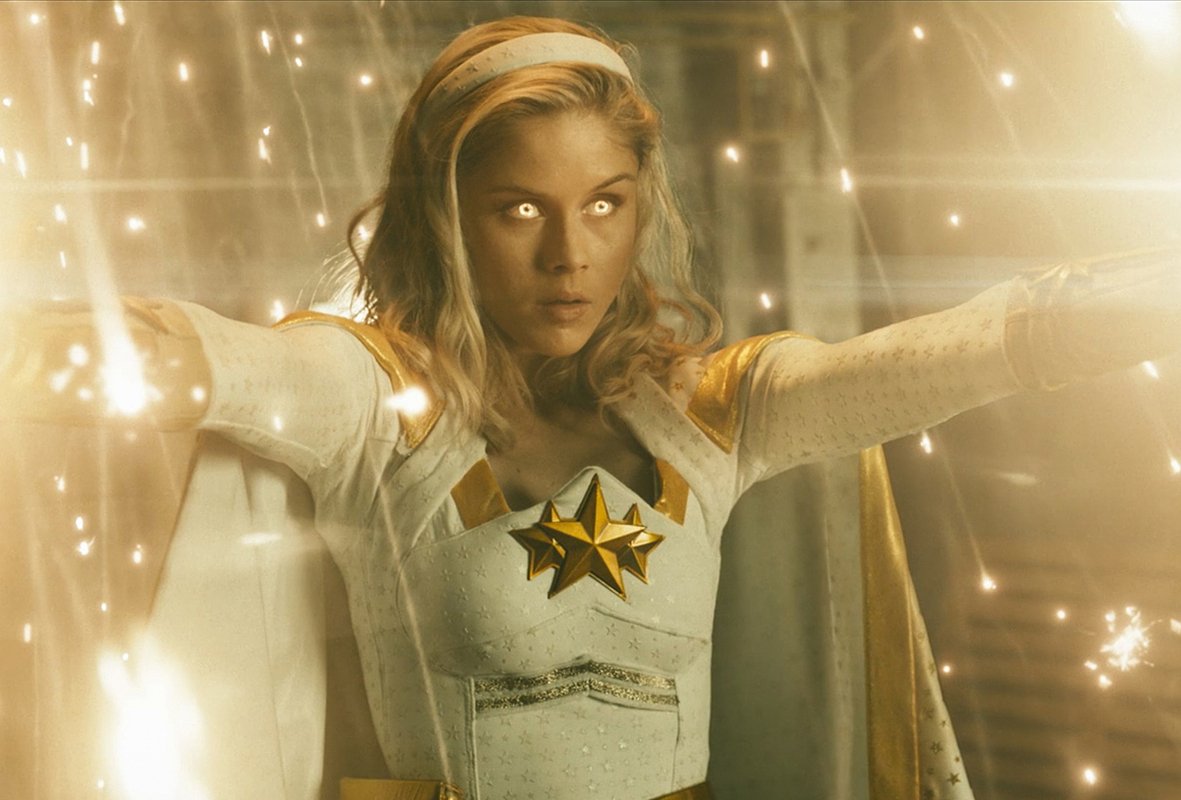 На работе девушка пережила сексуальное насилие, столкнулась с объективизацией и постепенно начала понимать, что ее новые сокомандники — беспринципные лицемеры