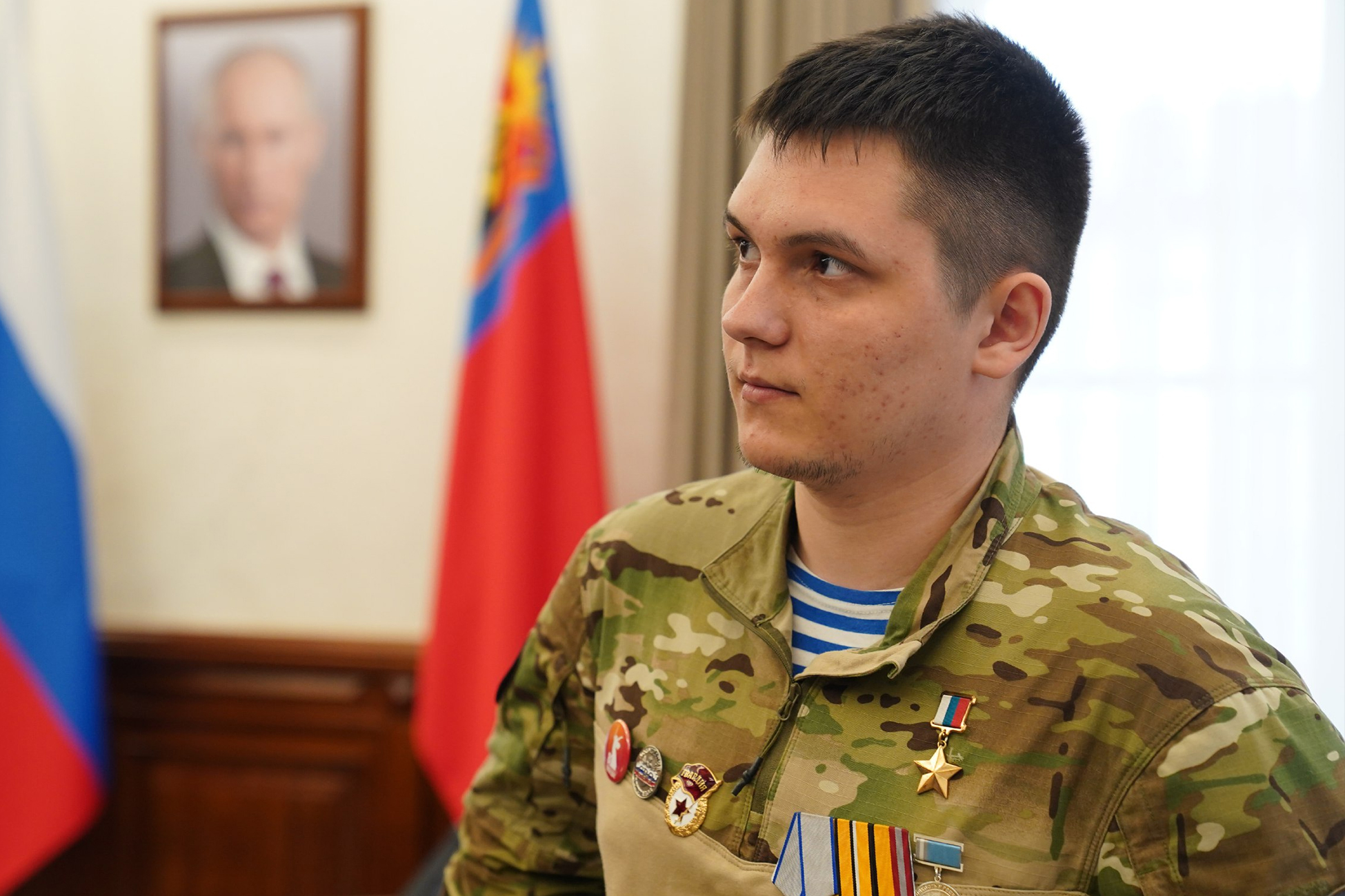 Власти прокомментировали пропажу лично награжденного Путиным Героя России