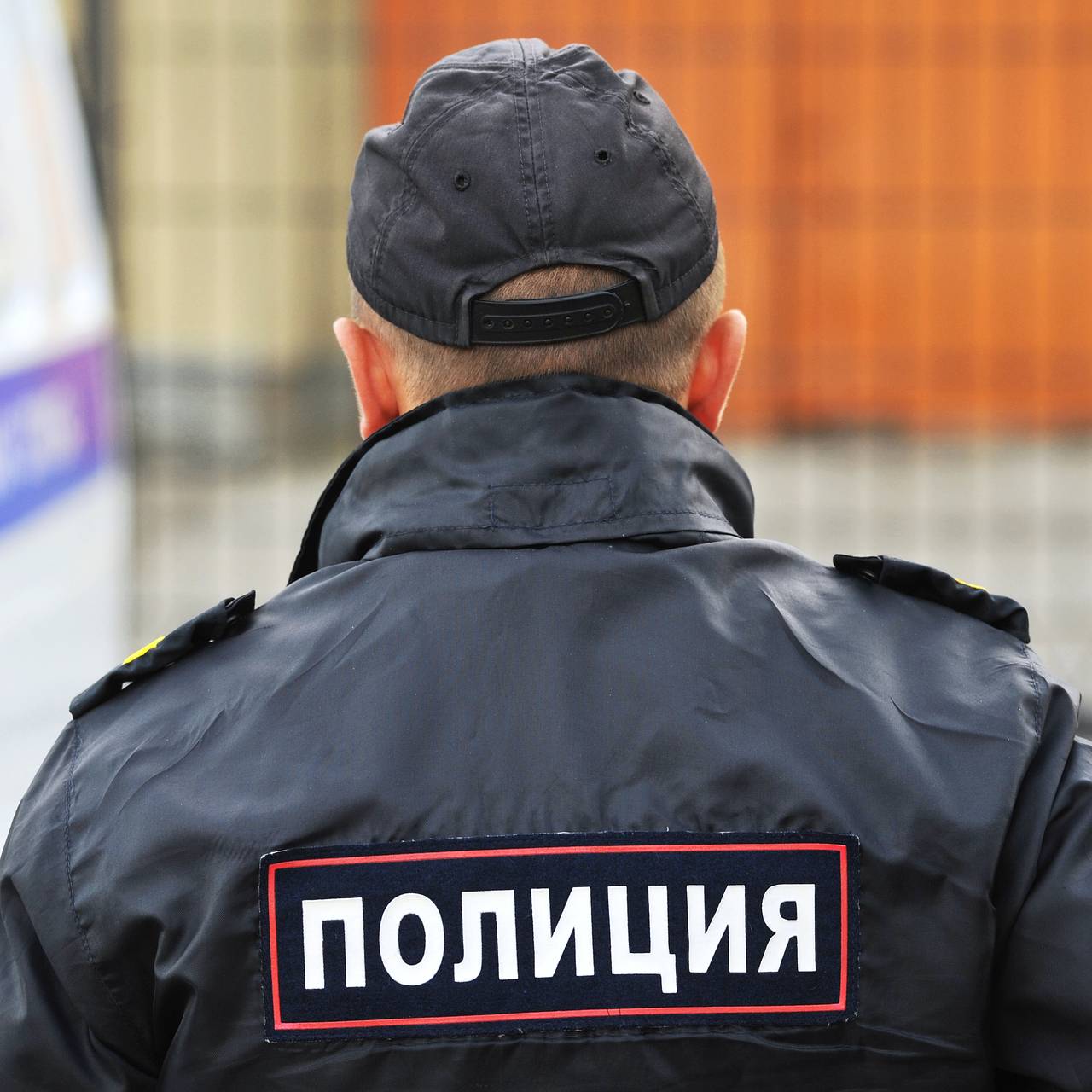 Вооруженный мужчина расстрелял полицейских в российском регионе