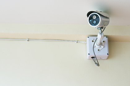 Россиянам назвали способ наказать соседа за видео в подъезде