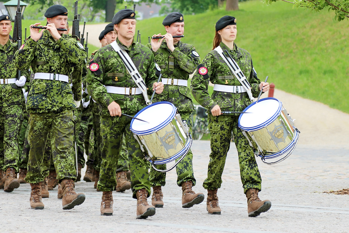 Россиянин&nbsp; описал службу в Дании словами «девушки делят душ и сон с мужиками»