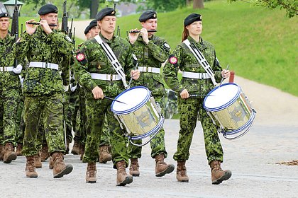 Россиянин описал службу в Дании словами &laquo;девушки делят душ и сон с мужиками&raquo;