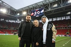 Дмитрий Позов (справа)