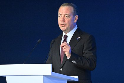 Медведев ответил на заявление Трампа о нефти в Иране словами &laquo;кто ему даст&raquo;