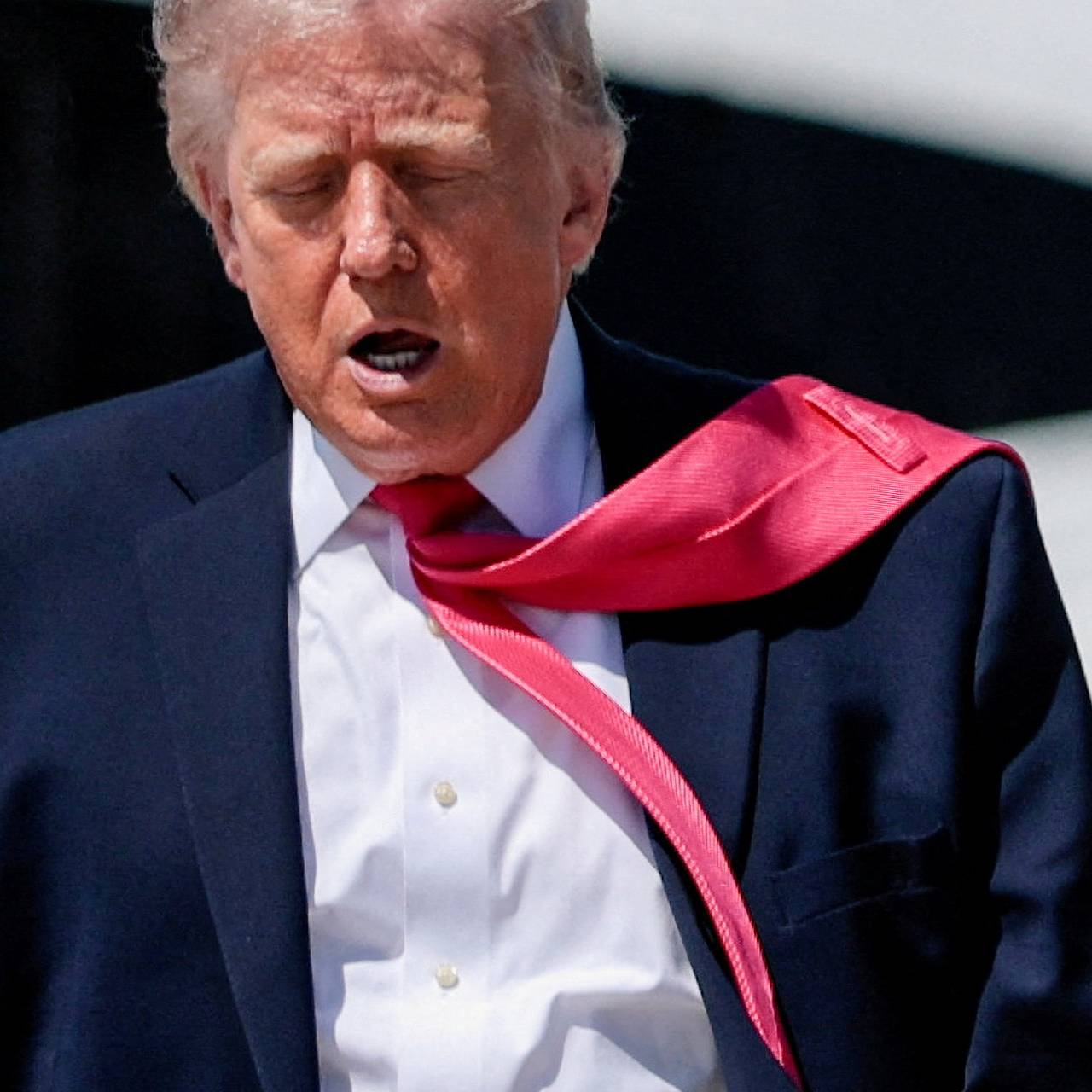 Ближайшие союзники Трампа решили отдалиться от него