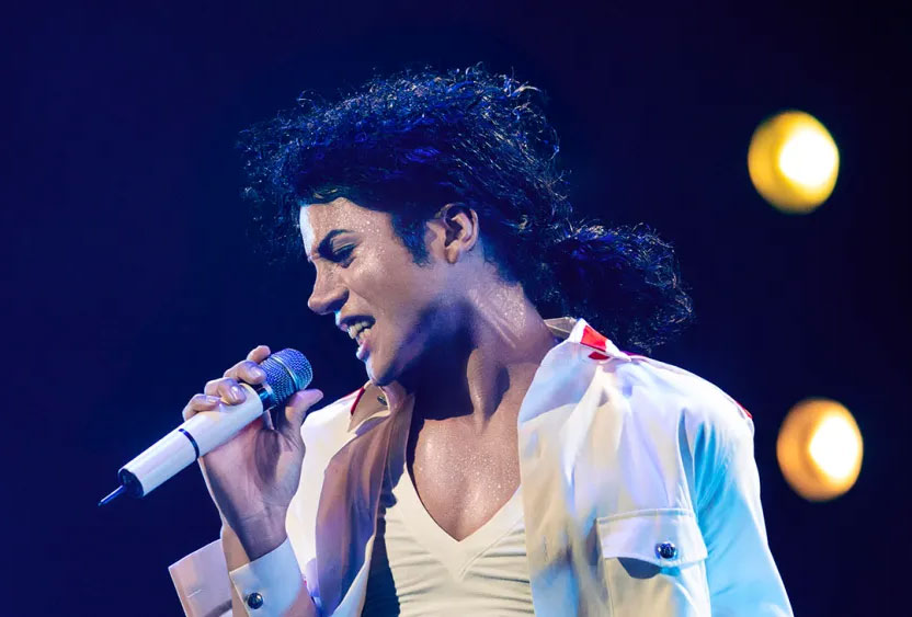 Блокбастер&nbsp; про Майкла Джексона скоро выйдет в кино. Из него уже вырезали всю линию о связях певца с детьми. Что ждать от «Майкла»?