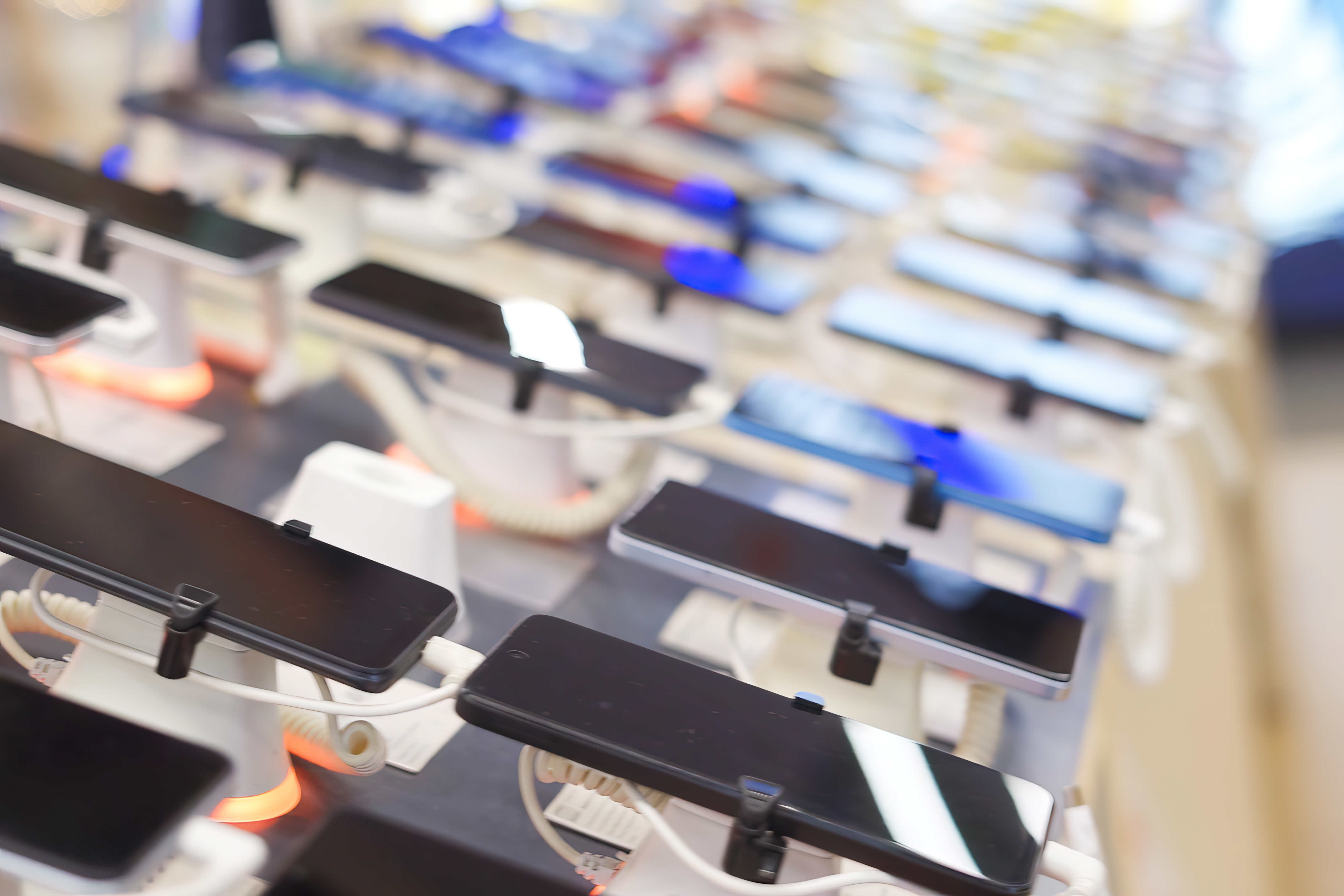 Перечислены лучшие недорогие смартфоны