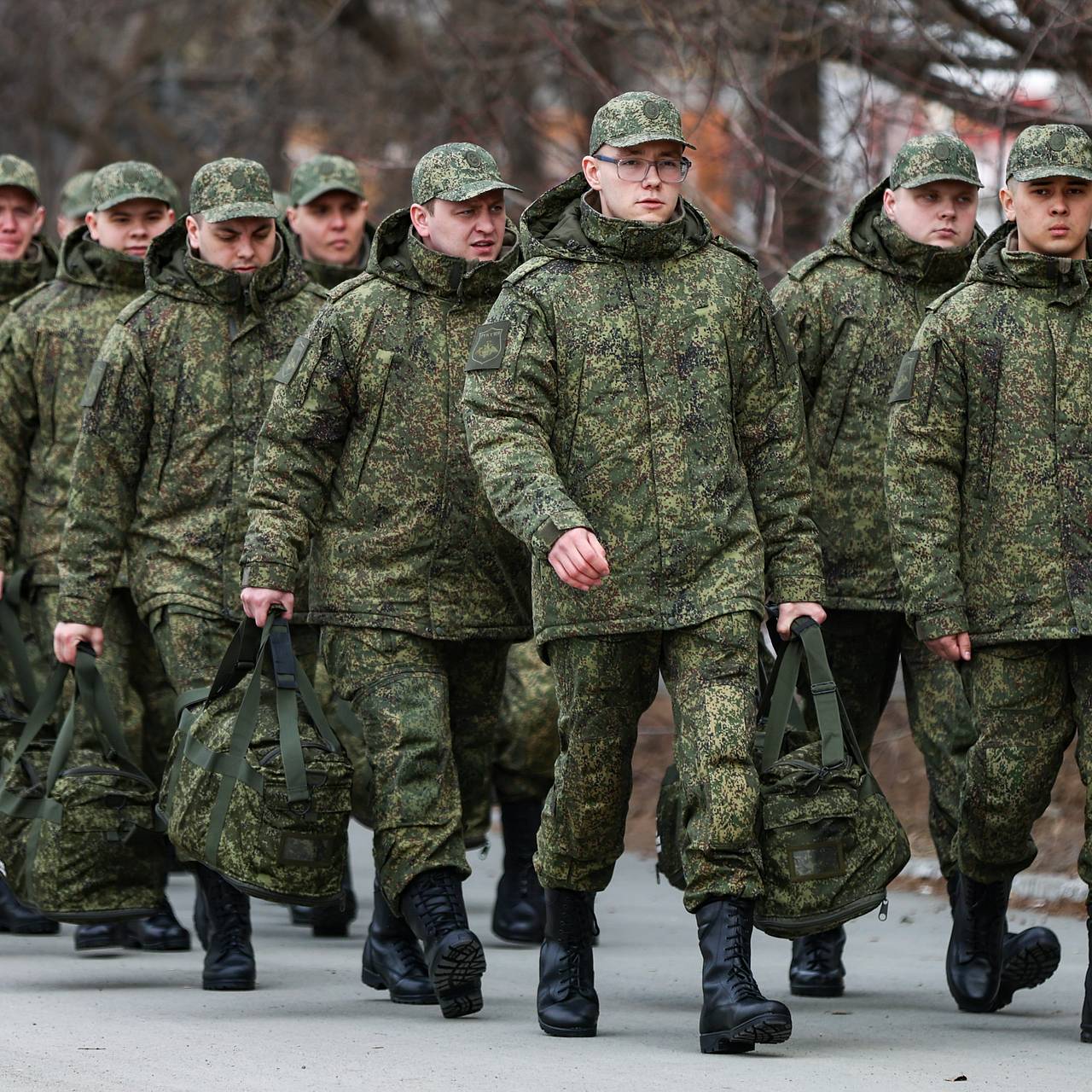 Лукашенко призвал на военную службу офицеров запаса